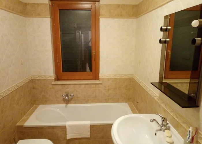 A Casa Di Luca E Gloria 2 *